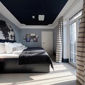 Numa Maximilian Aparthotel
